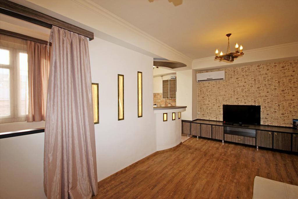Rent Inn Yerevan On Saryan Street Екстер'єр фото