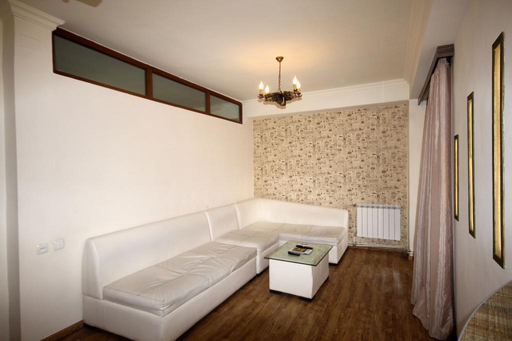 Rent Inn Yerevan On Saryan Street Екстер'єр фото